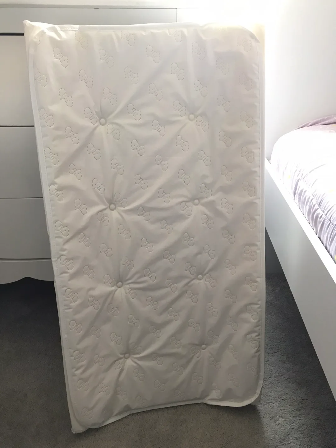 White diaper changing Pad image indicator(4)