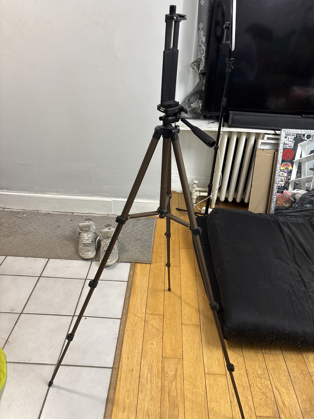 Free Phone/ipad Tripod Stand curbside pick up