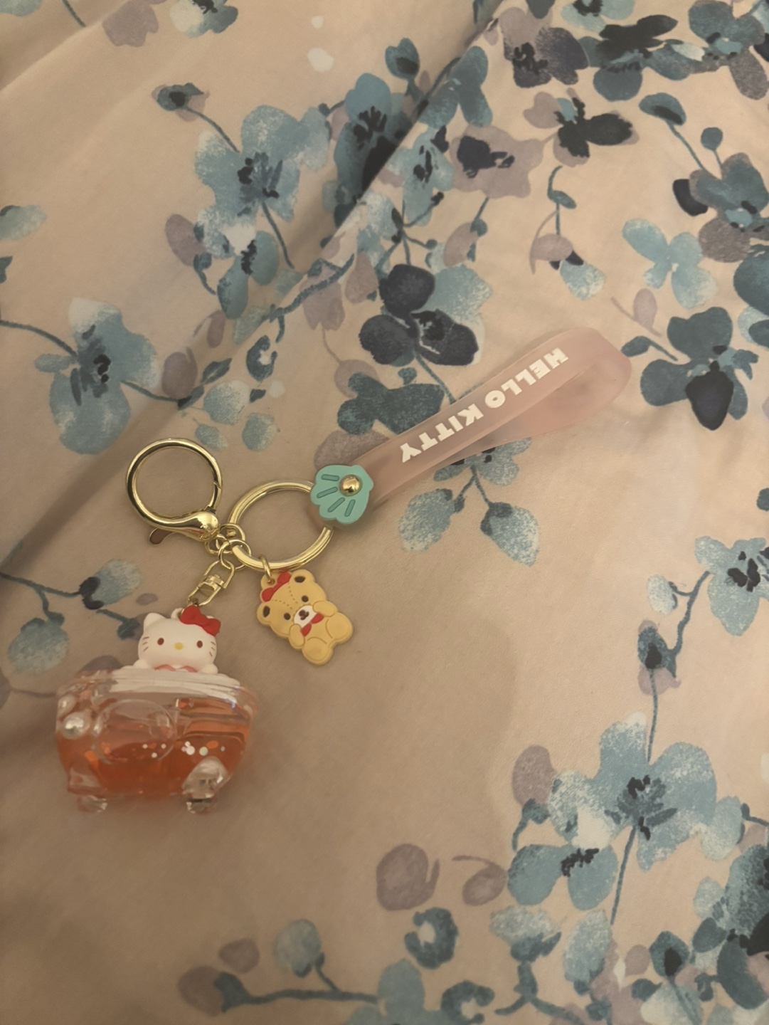 Hello Kitty Keychain with bath tub charm - photo 2