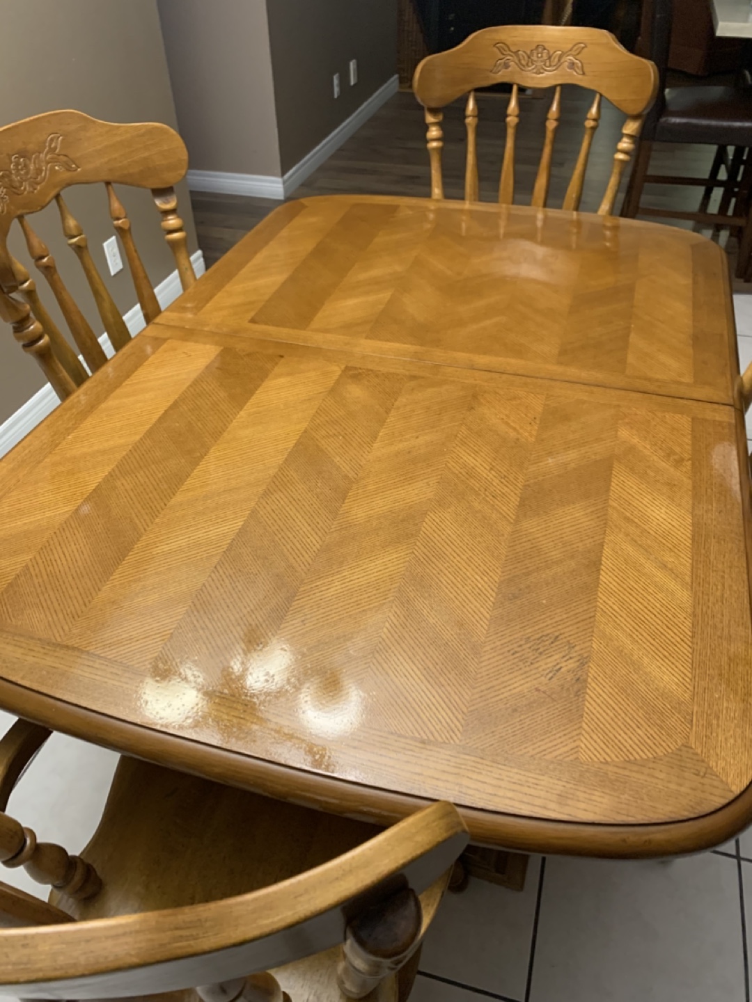Oak dining table in excellent condition extendible - photo 2