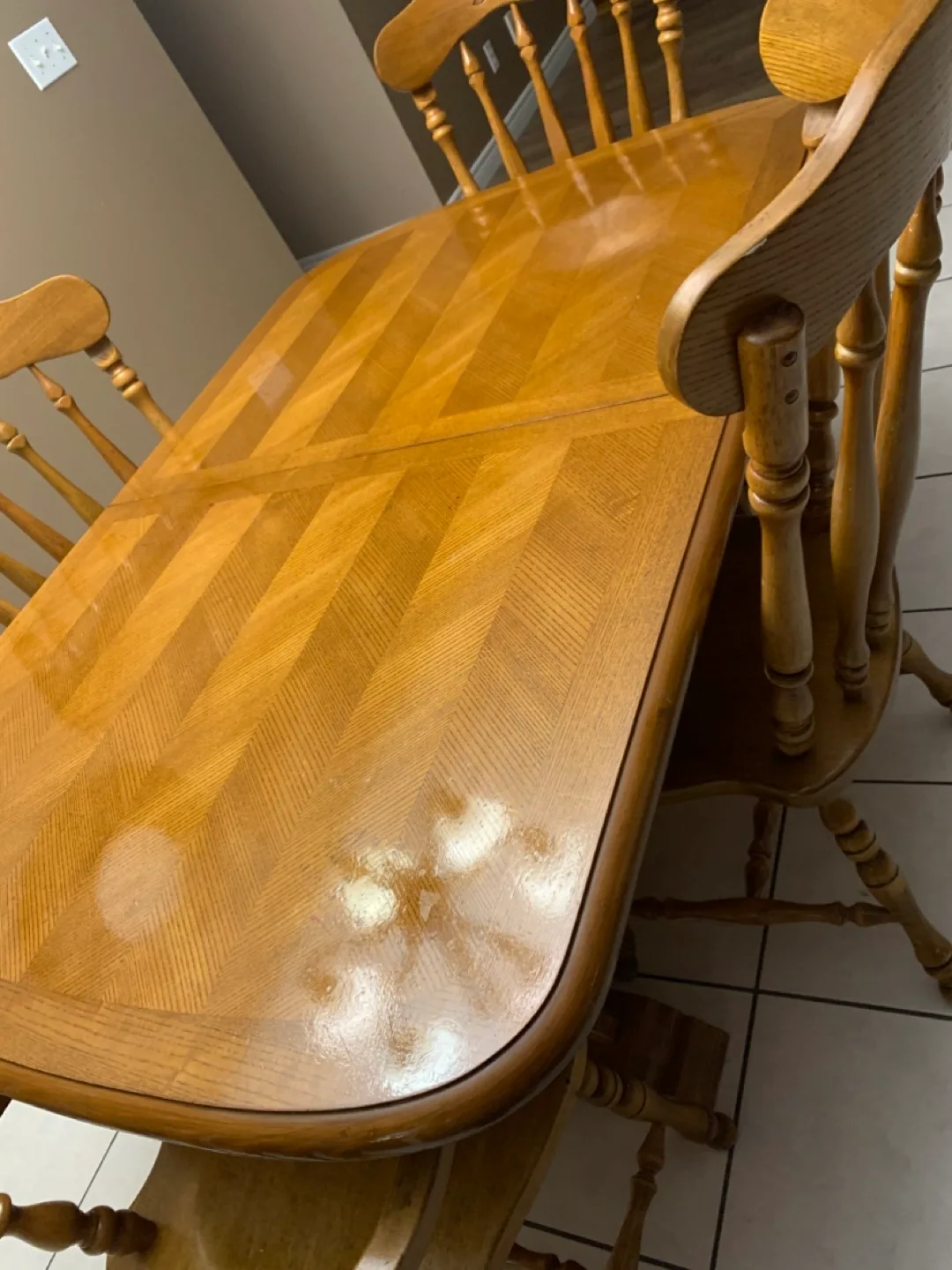 Oak dining table in excellent condition extendible image indicator(4)