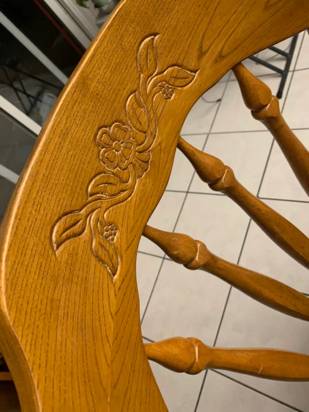 Oak dining table in excellent condition extendible image indicator(6)