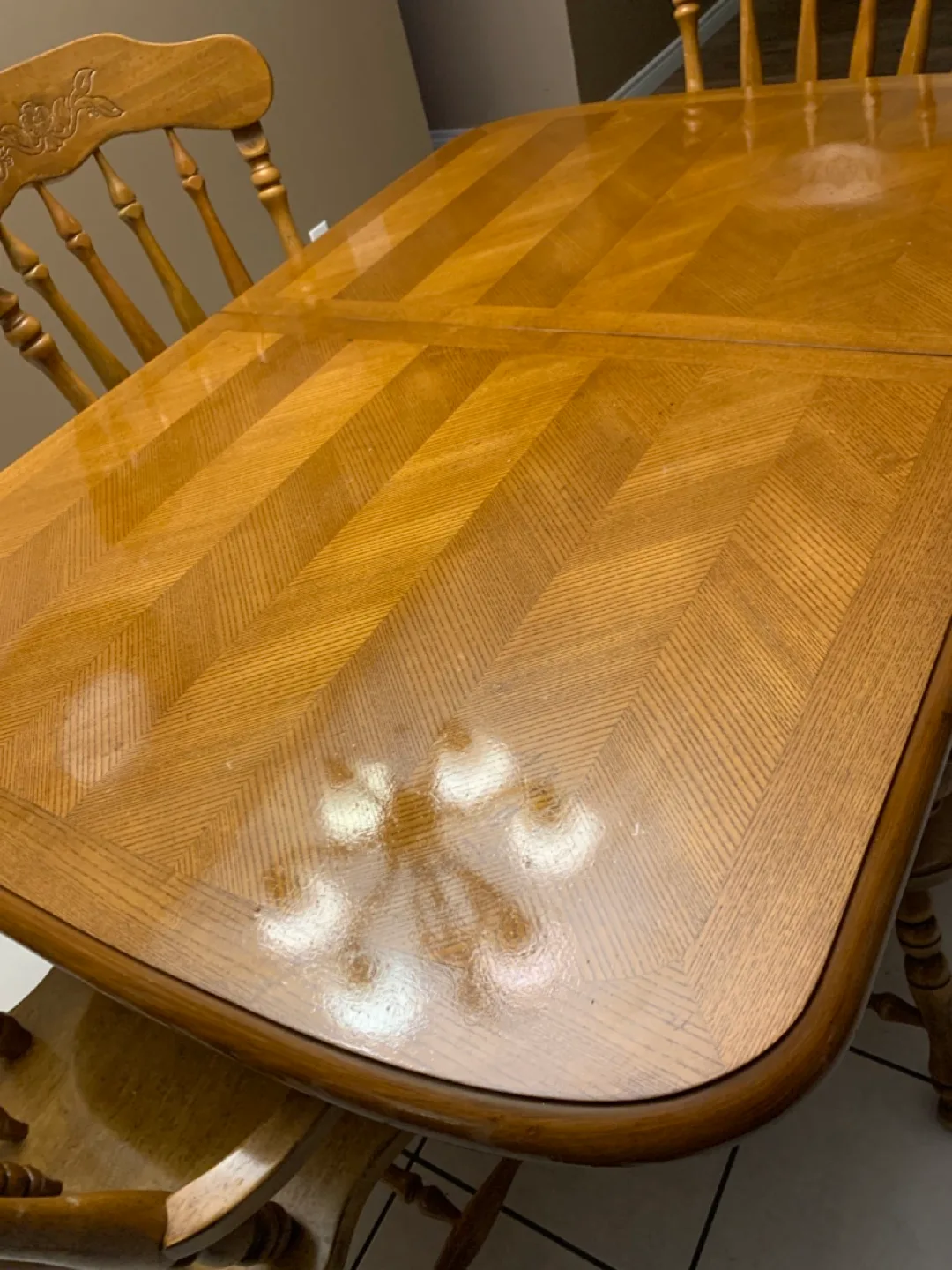 Oak dining table in excellent condition extendible image indicator(8)