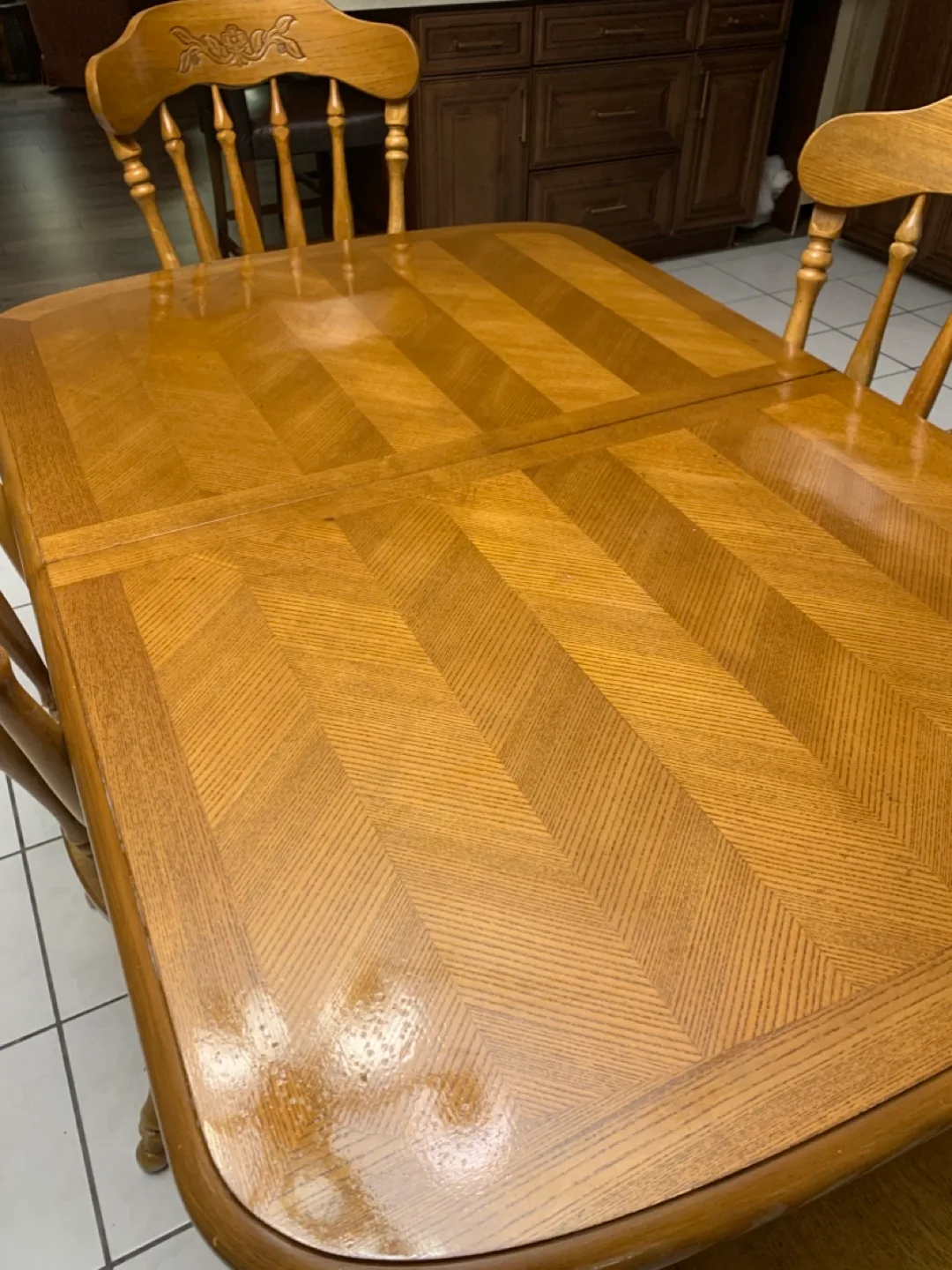 Oak dining table in excellent condition extendible image indicator(9)