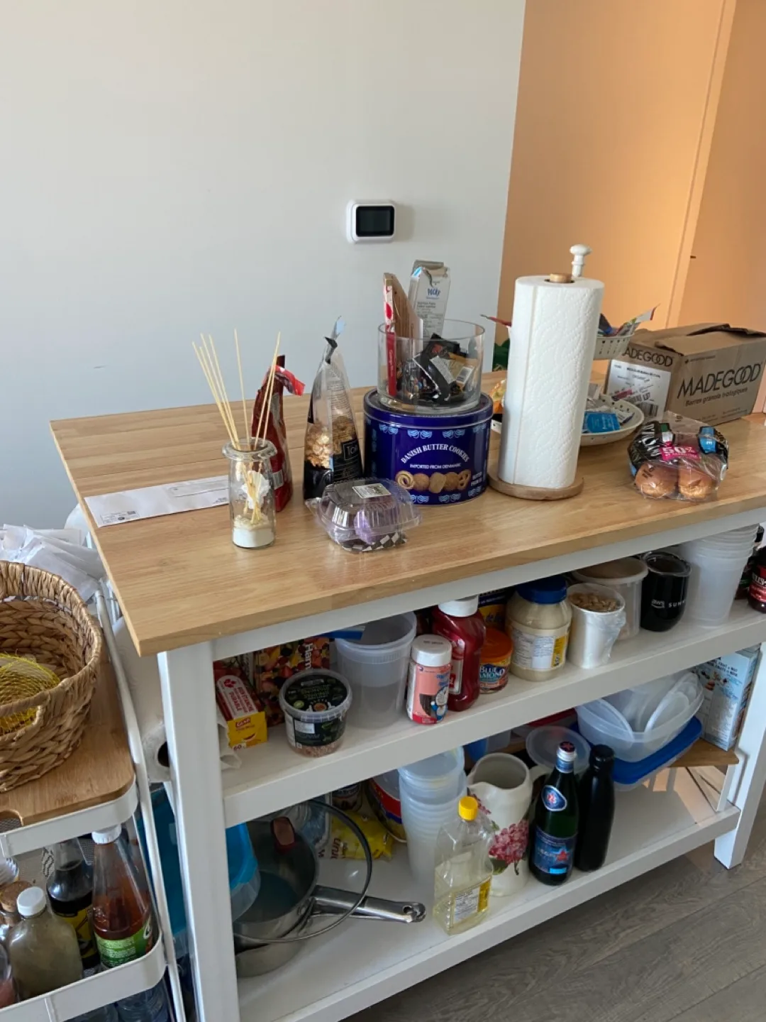 White Kitchen Island with Chairs image indicator(5)