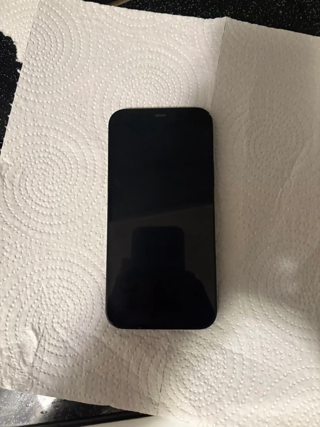 iPhone 12 Midnight Black - Pre-Owned + Accessories thumbnail