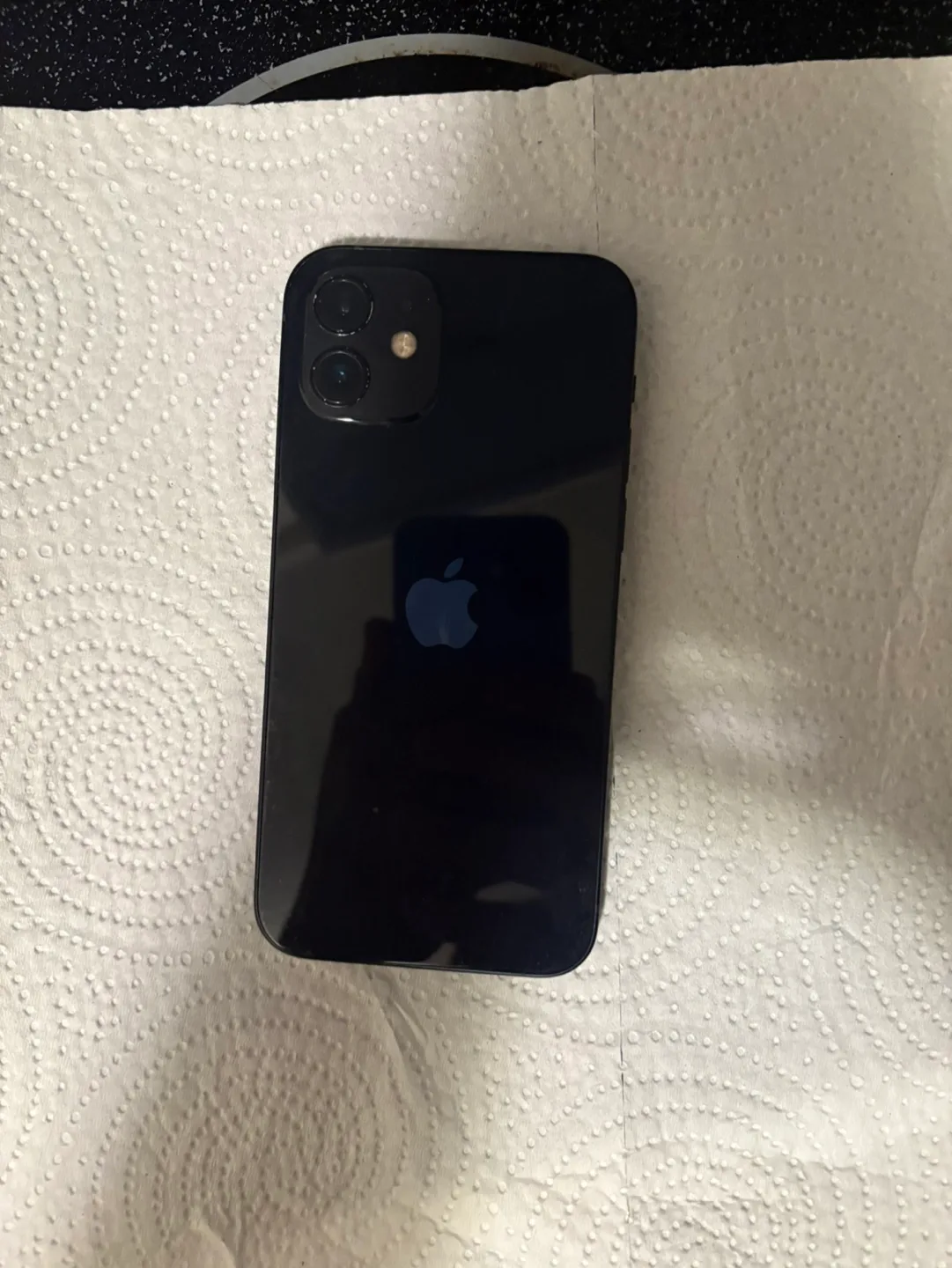 iPhone 12 Midnight Black - Pre-Owned + Accessories image indicator(2)