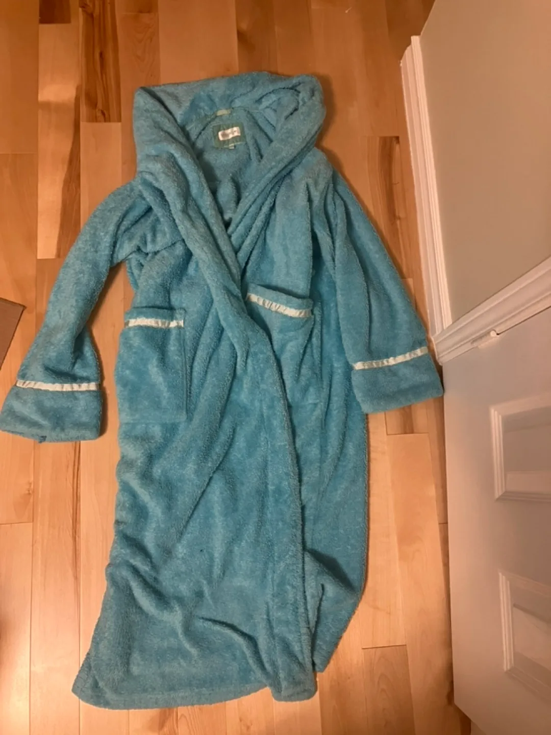 Women's Teal Plush Robe - Size Medium image indicator(4)