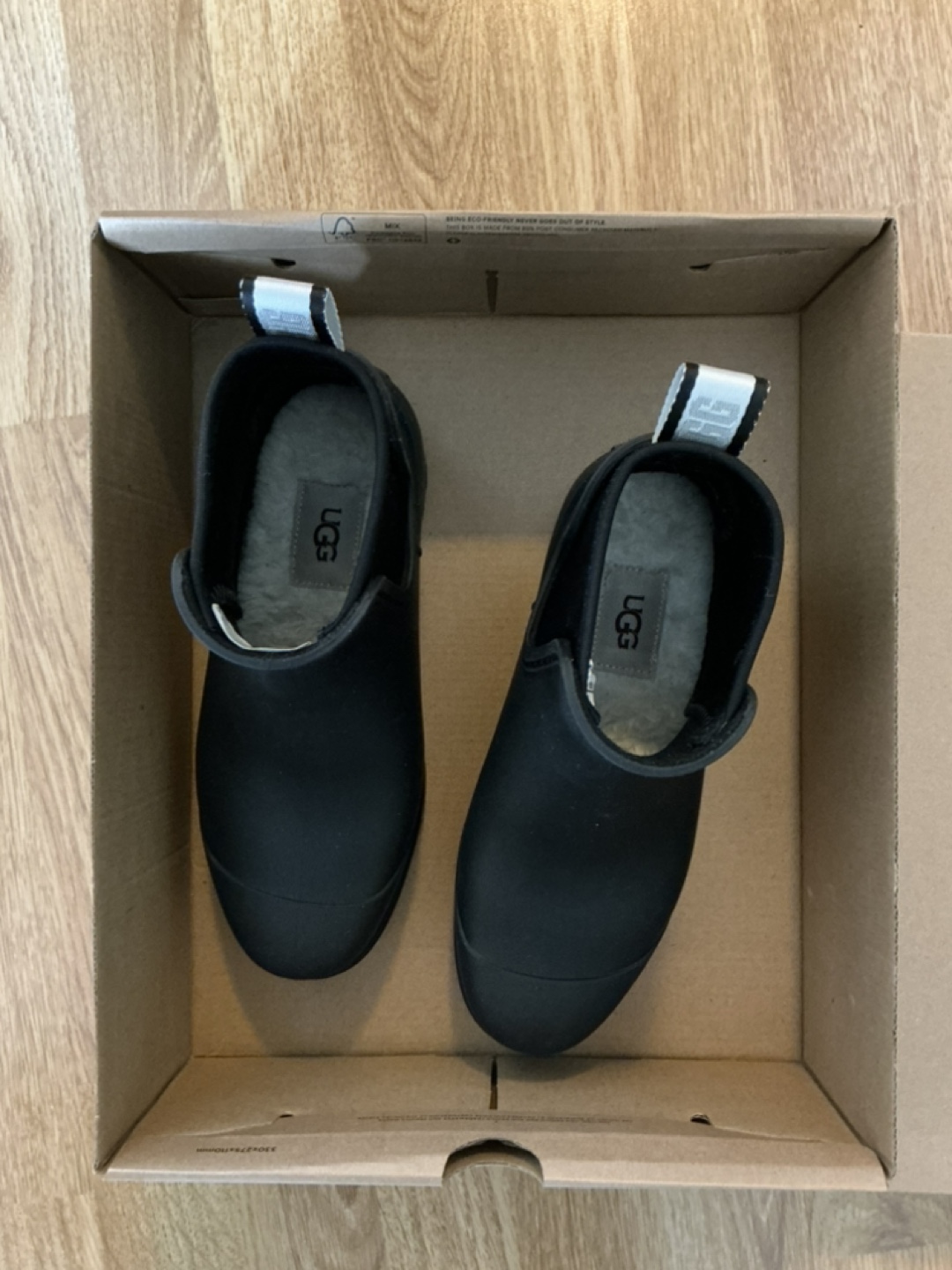 UGG Neumel Chelsea rain boots - size 6 - photo 2