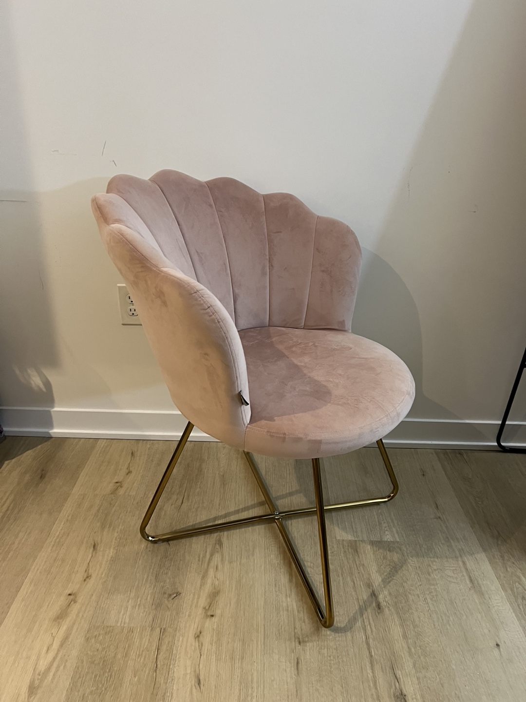Pink velvet shell shaped chair - photo 2