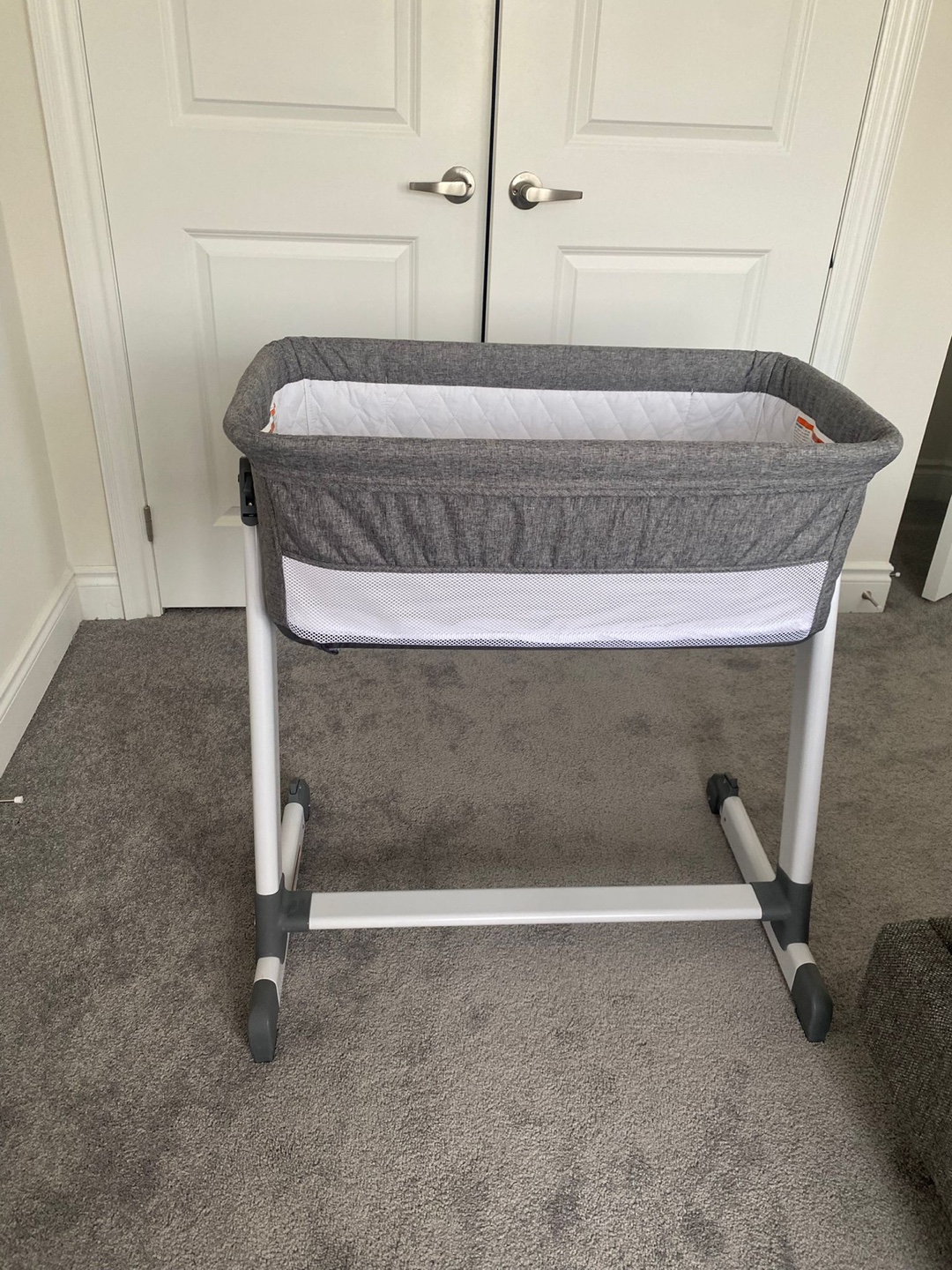 Baby bassinet with stand