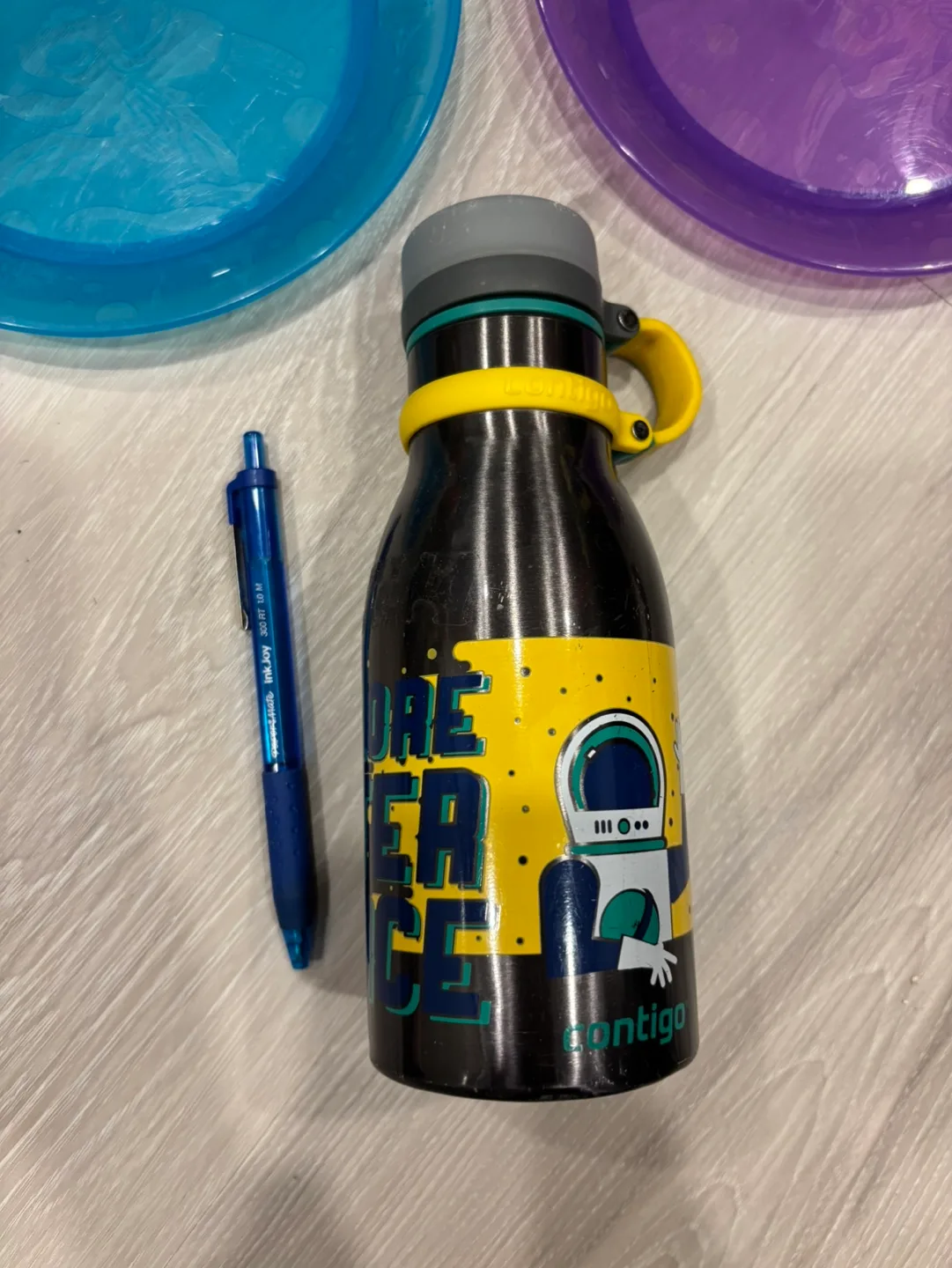 Contigo Water Bottle x 3 + 2 plastic plates image indicator(4)