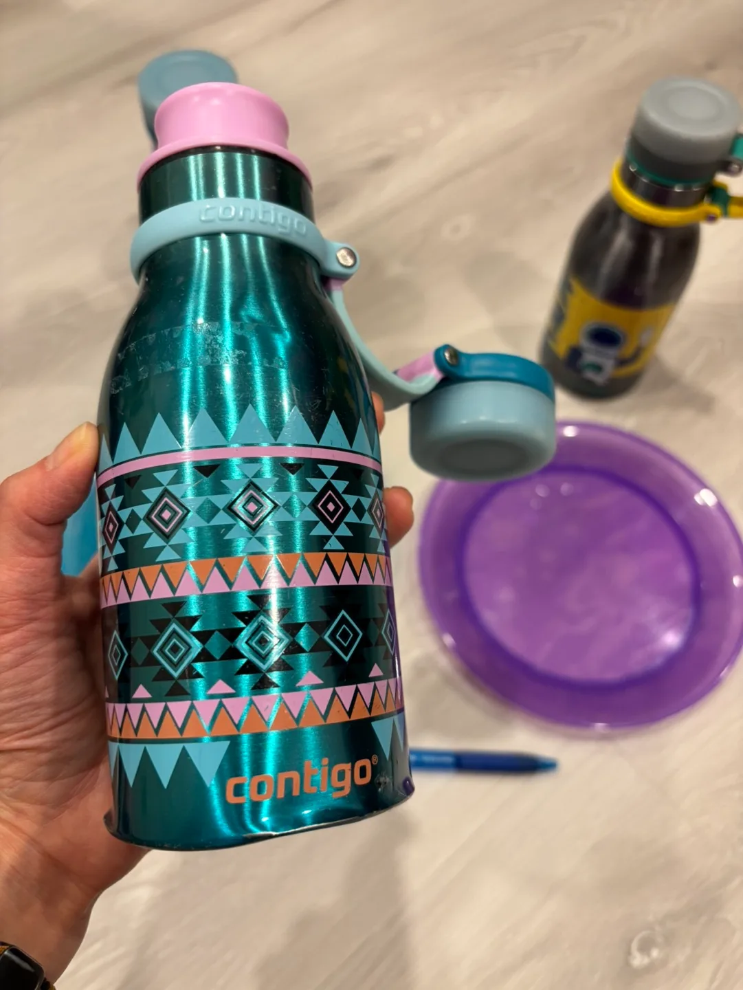 Contigo Water Bottle x 3 + 2 plastic plates image indicator(3)