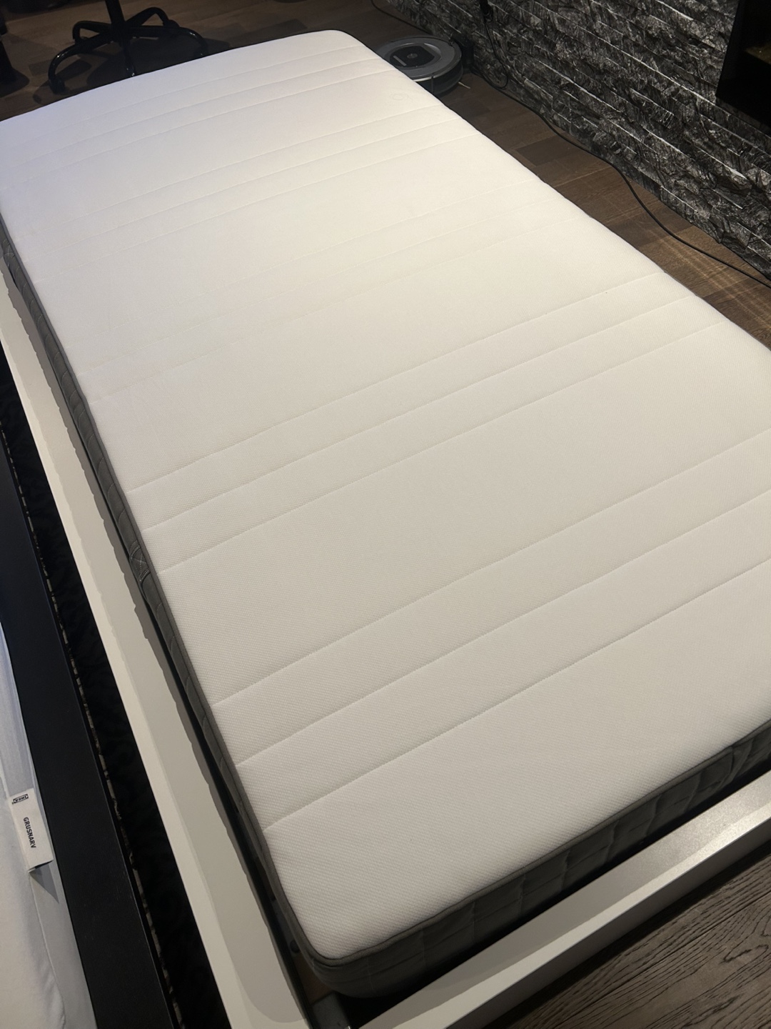 Like New Mattress - Twin Size - photo 5