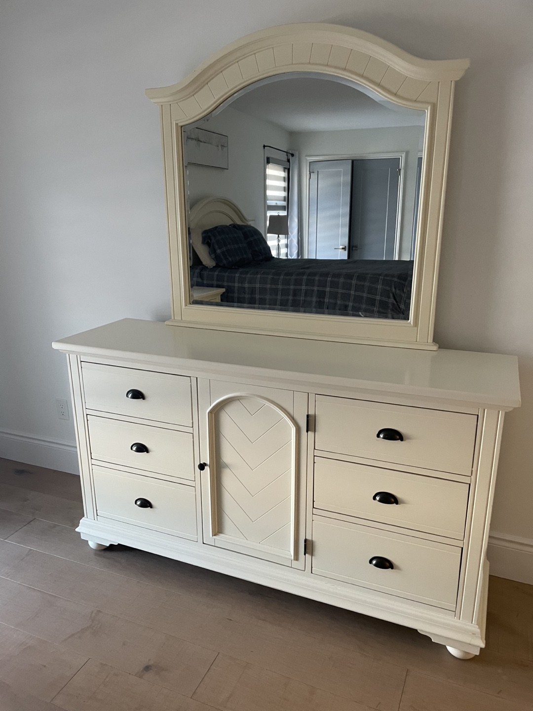 Queen Bedroom Set - Cream/Off-White - photo 4