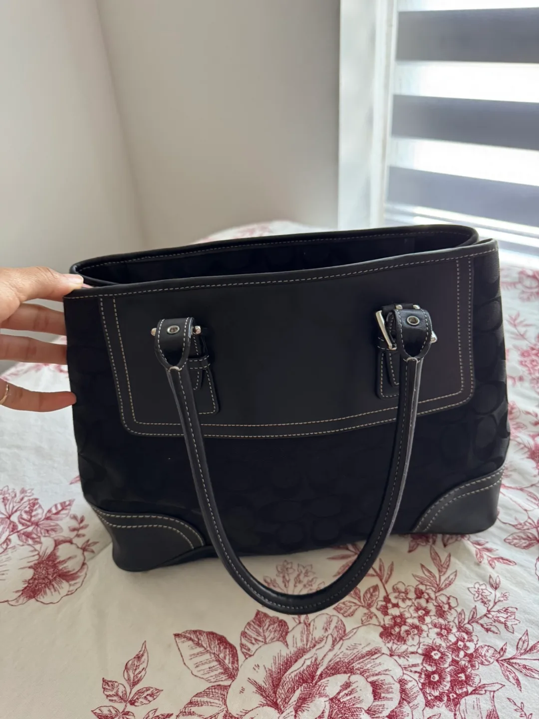 Coach Black Signature Tote Handbag image indicator(4)