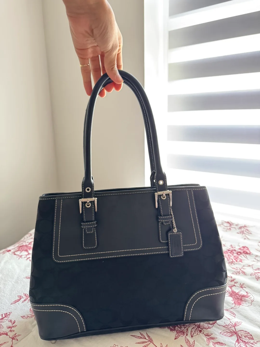 Coach Black Signature Tote Handbag image indicator(2)