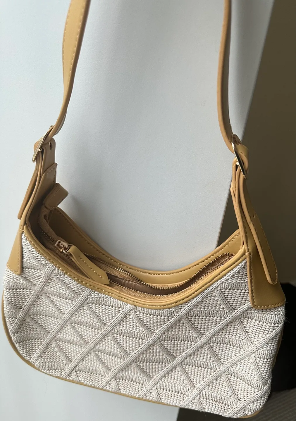 Beige and Mustard Yellow Knitted Shoulder Bag image indicator(3)