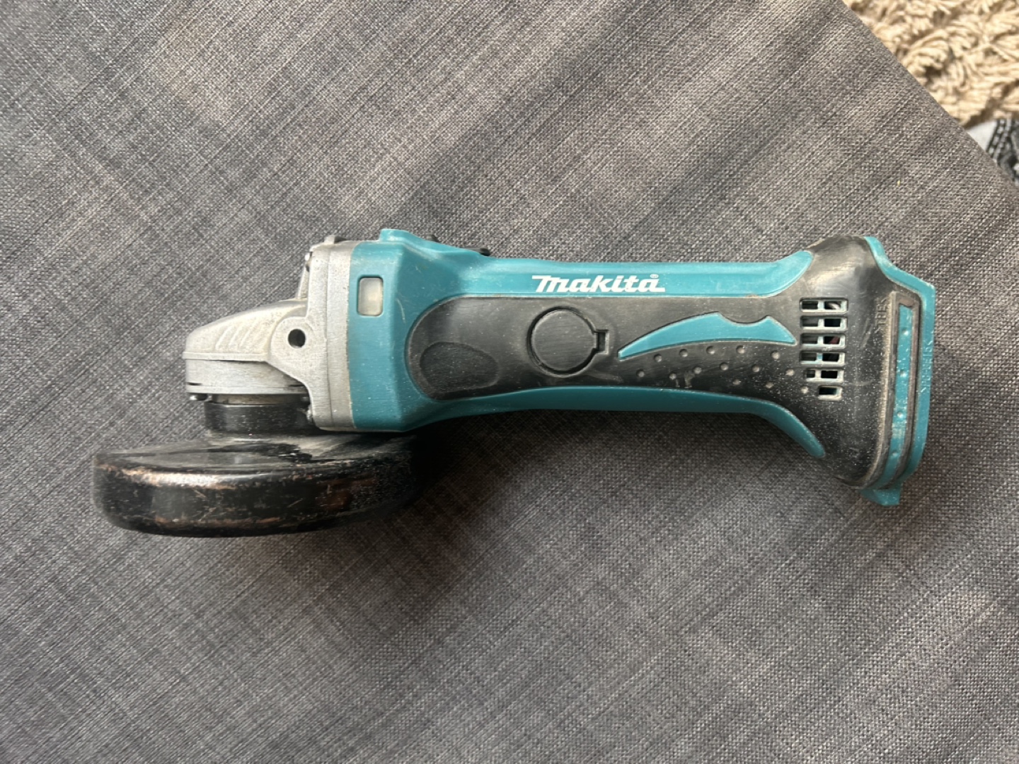 Makita 18V Cordless Angle Grinder - photo 3