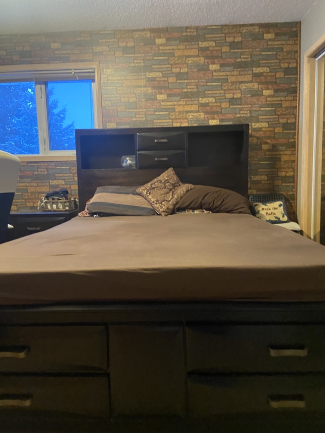 Dark Brown Queen Bedroom Set with side table