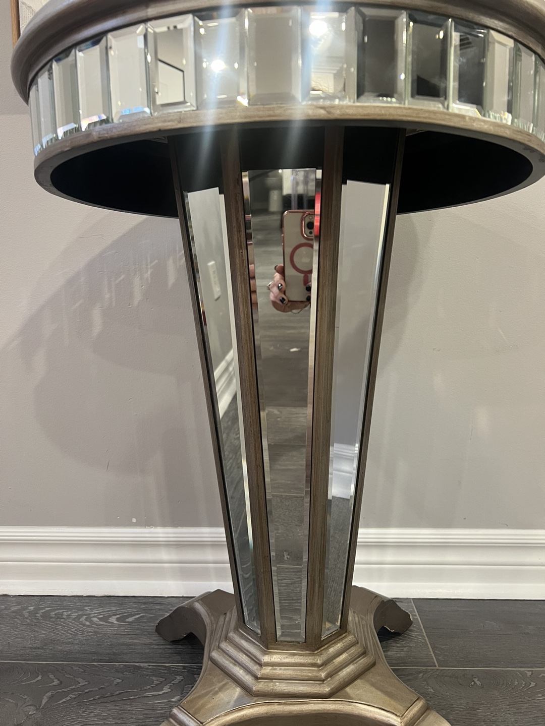 Glam Mirrored Side Table / Pedestal Accent Table - photo 3
