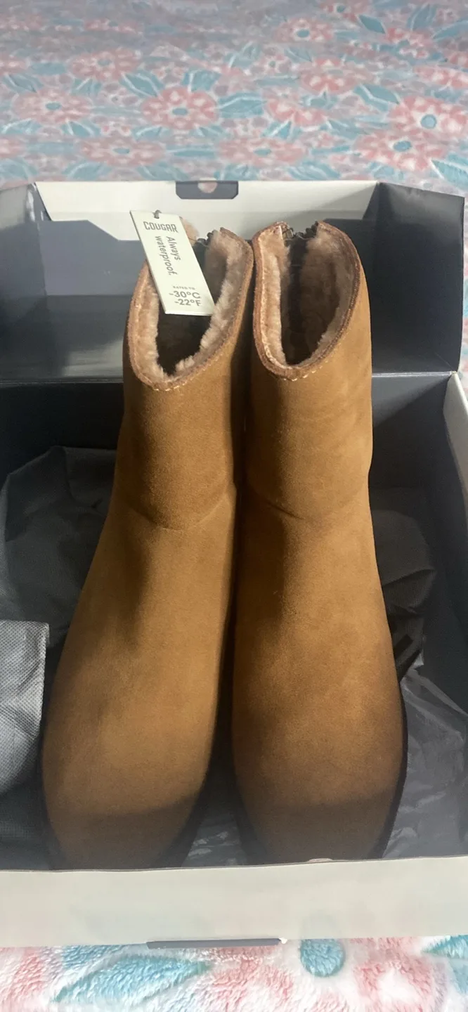 Cougar Button Suede Lambswool Mid Boots image indicator(2)