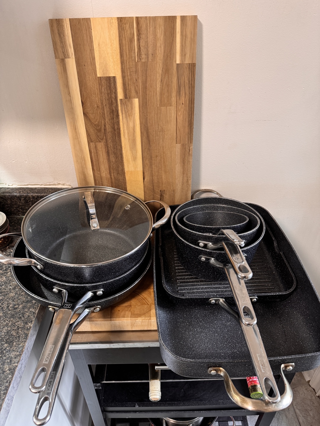 Pre-owned cookware set 12 piece