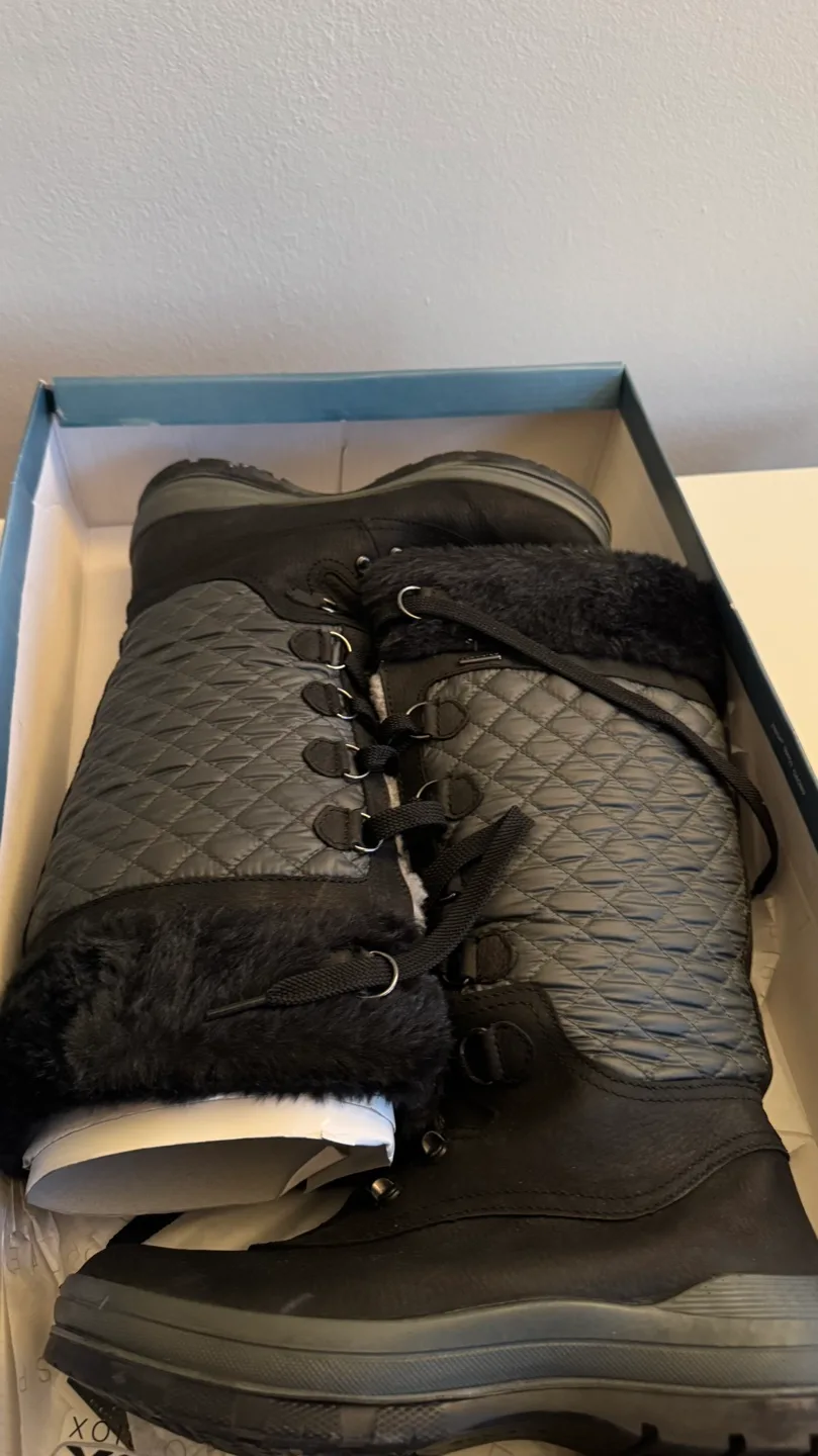 Snow boots thumbnail
