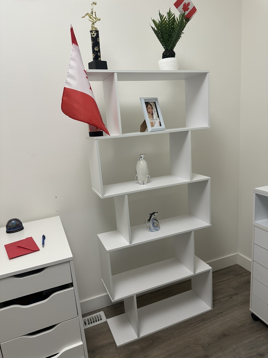 White Modern Bookcase/Shelving Unit