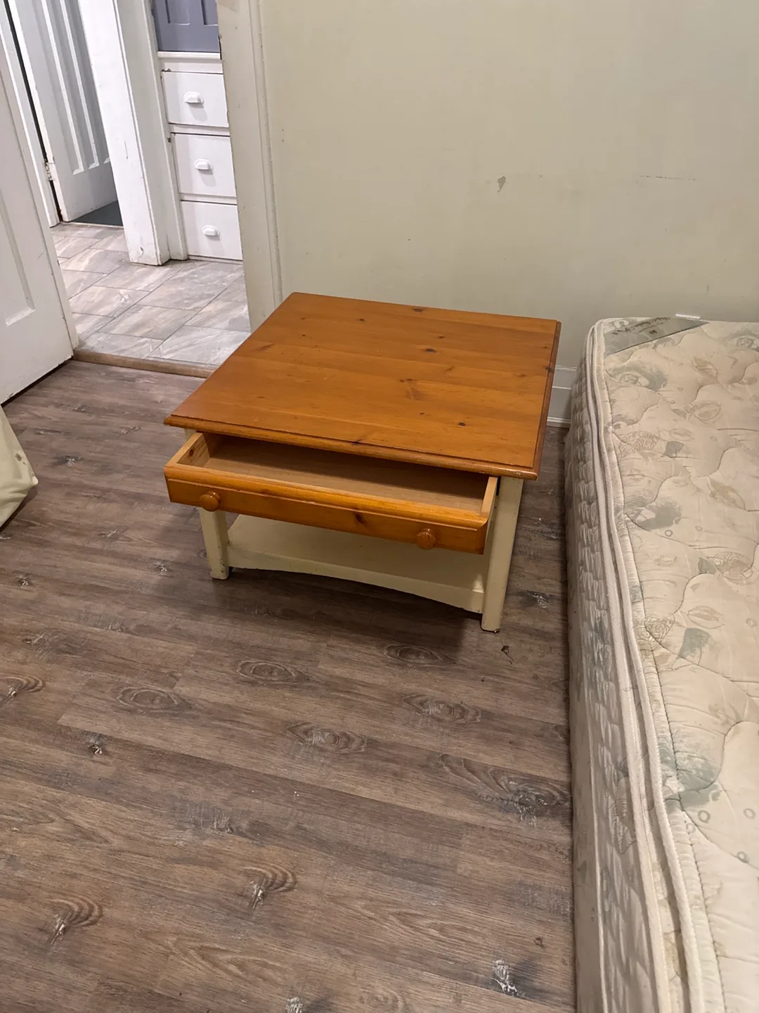 Pine coffee Table thumbnail