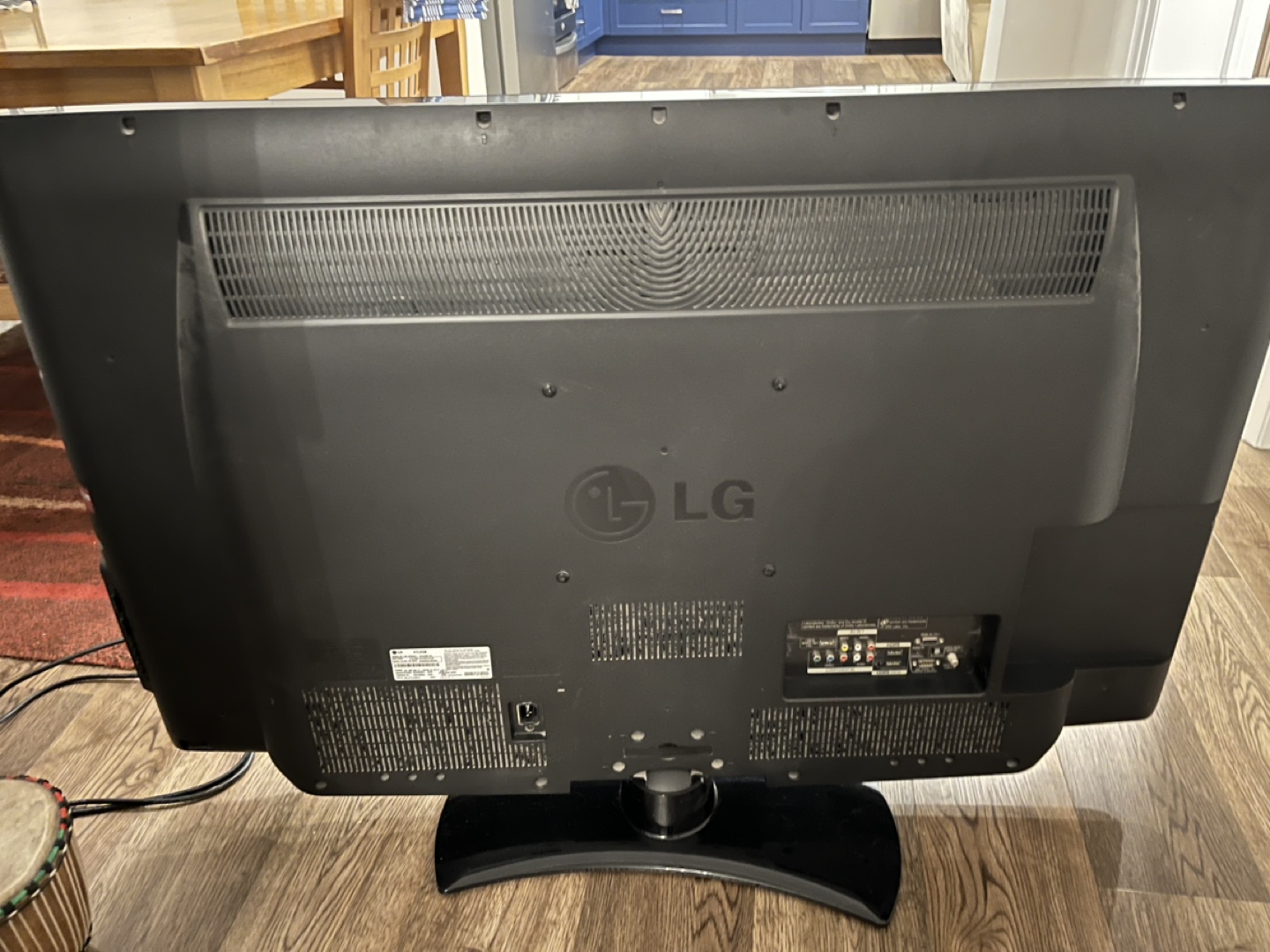 LG 46 inch Flatscreen TV - photo 3