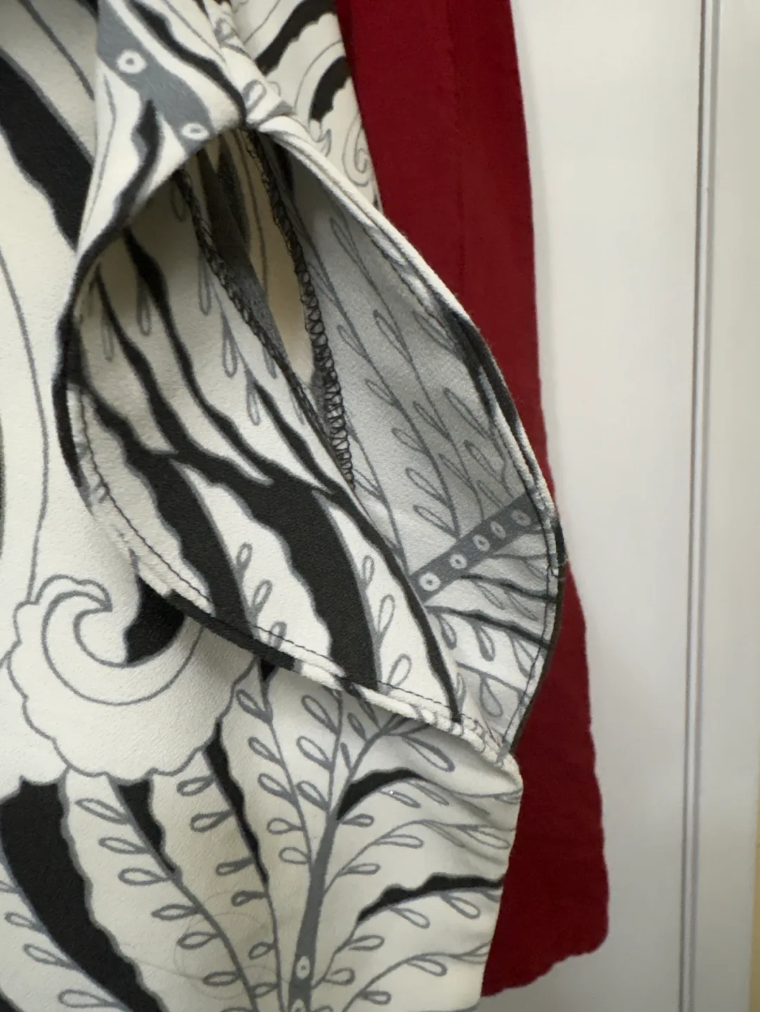 Reduced H&M Women's Size medium Black and White Floral Blouse image indicator(3)