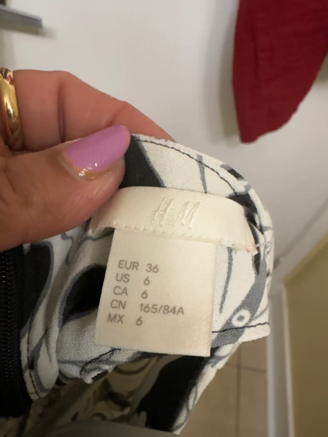 Reduced H&M Women's Size medium Black and White Floral Blouse image indicator(4)