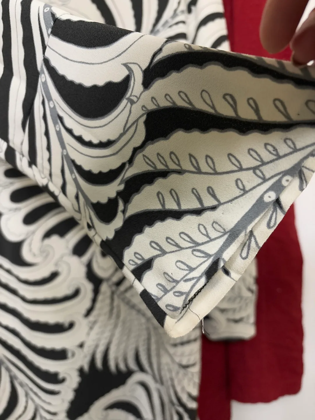 Reduced H&M Women's Size medium Black and White Floral Blouse image indicator(2)