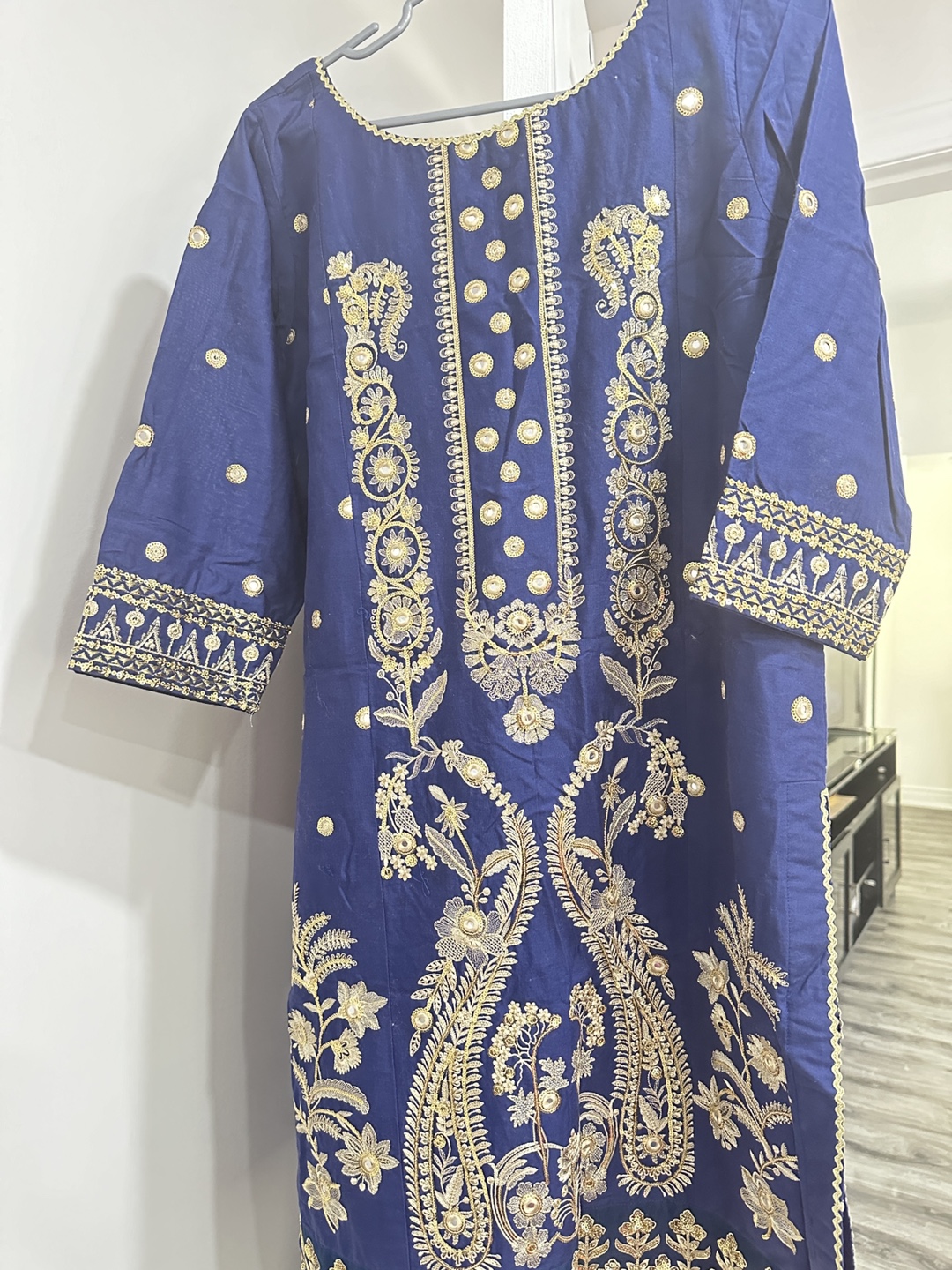 Gorgeous embroidered 3-piece suit - photo 2