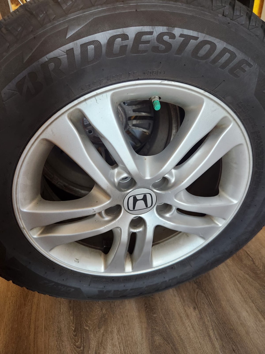 Bridgestone Blizzak WS80 Winter Tires on Honda Alloy Rims - photo 3