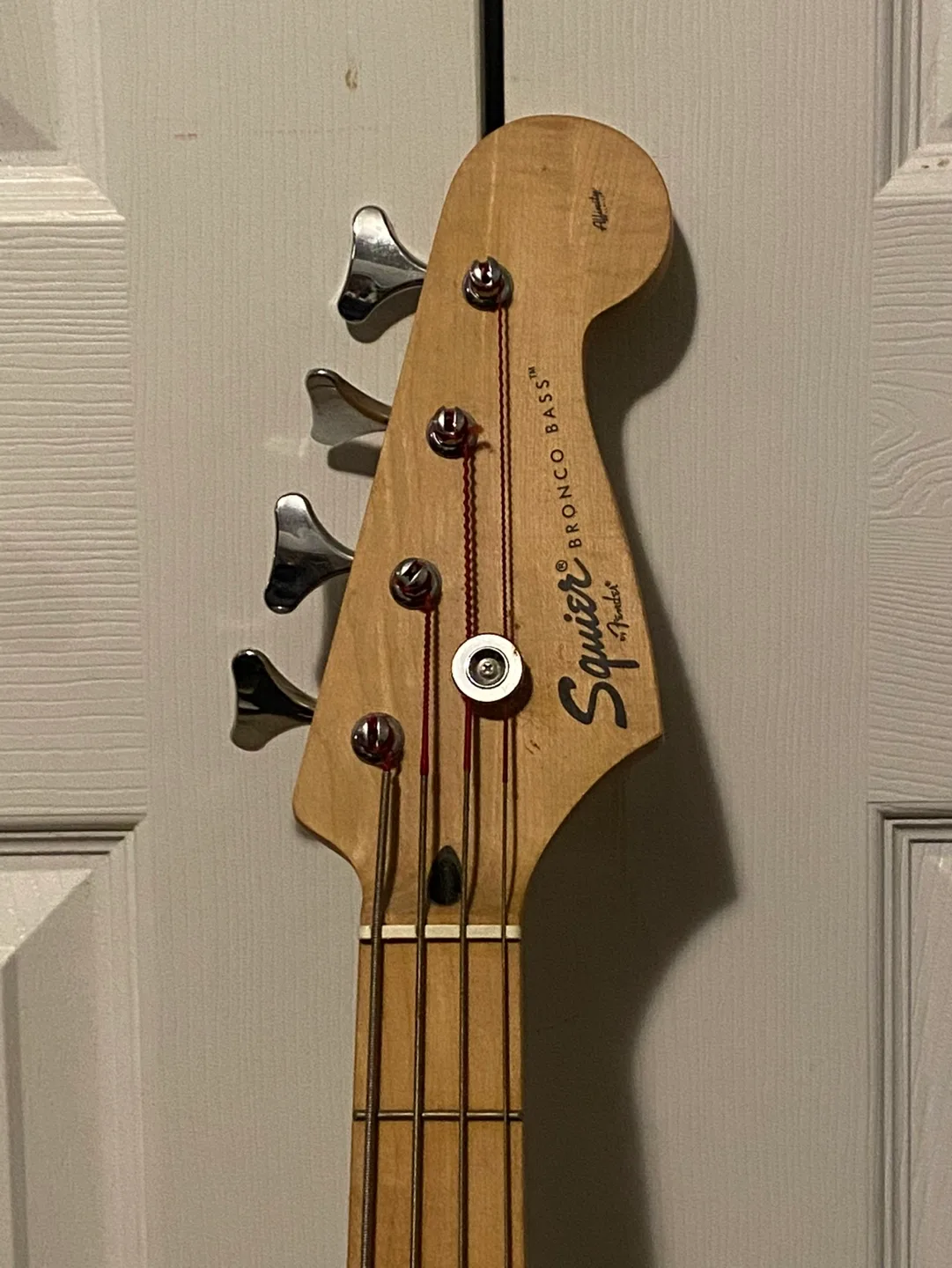 Squier Bronco Bass Guitar - Red image indicator(2)