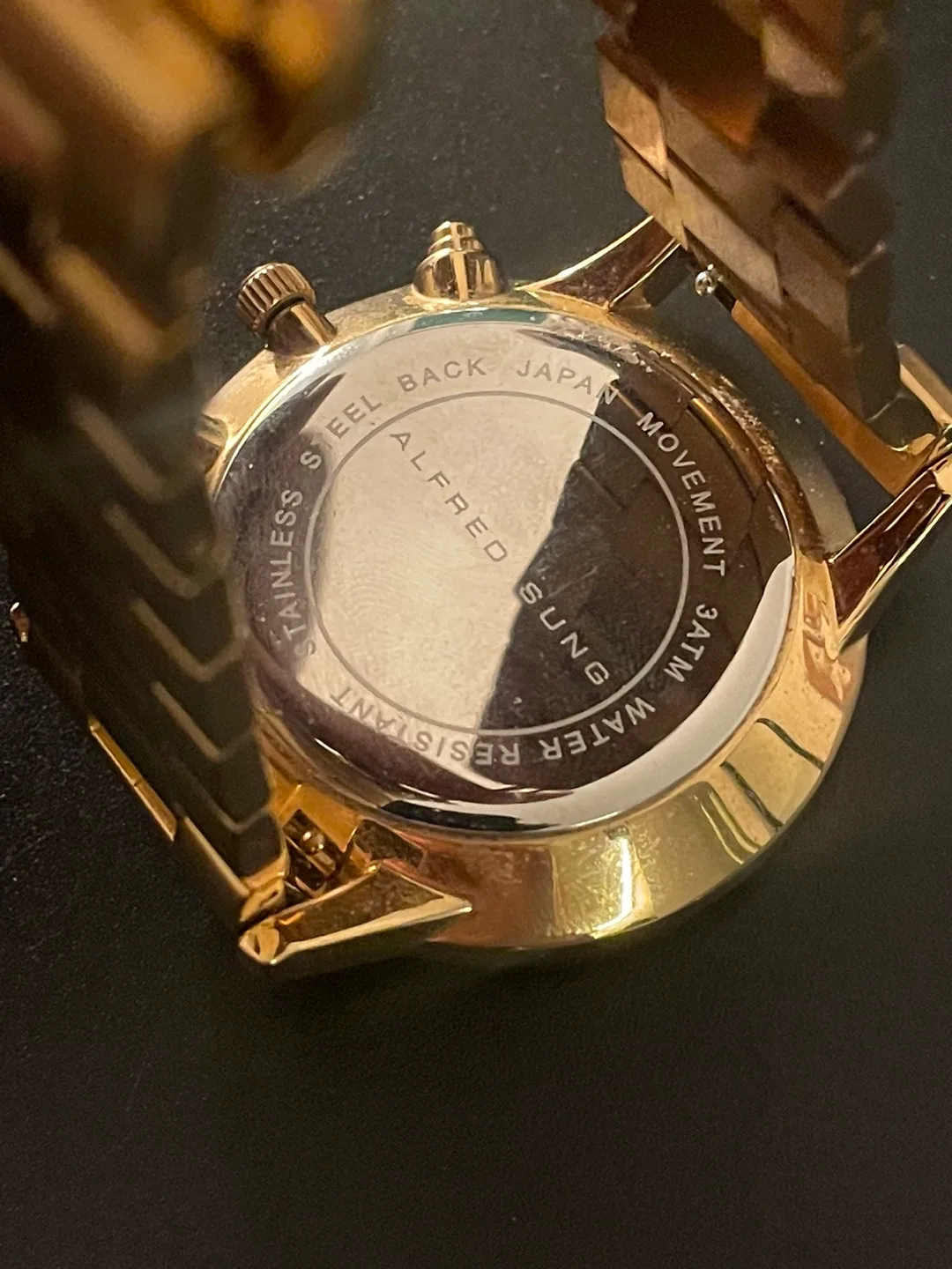 Alfred Sung Men's Gold with Green Face watch image indicator(4)