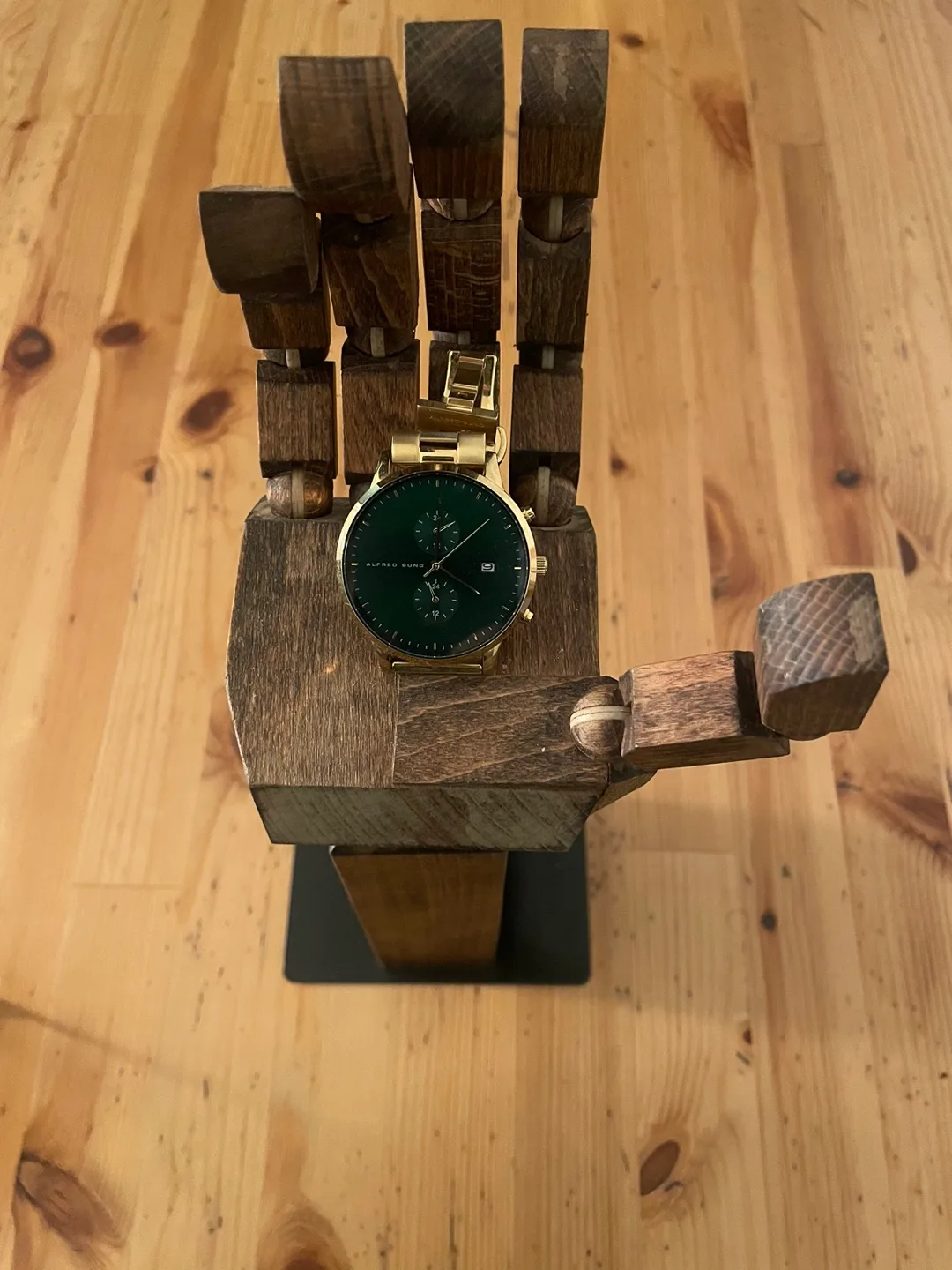 Alfred Sung Men's Gold with Green Face watch image indicator(2)