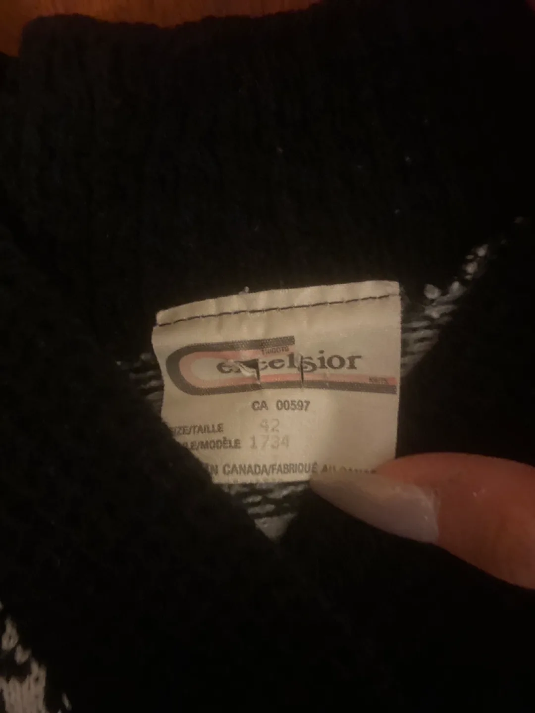 Vintage Houndstooth Cardigan Sweater image indicator(3)