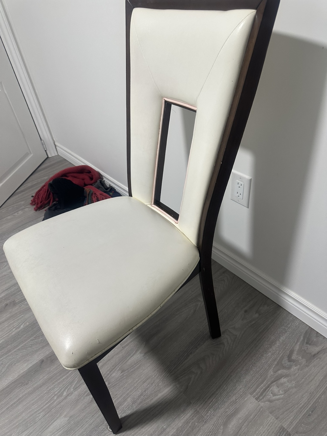 Modern Dining Chair - Off-White Leatherette - photo 3