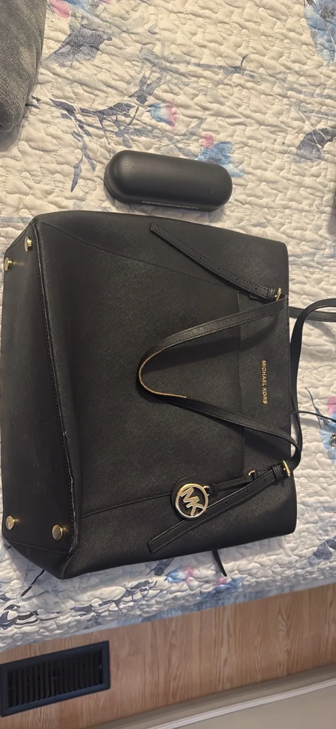 Michael Kors Black Tote Bag image indicator(5)