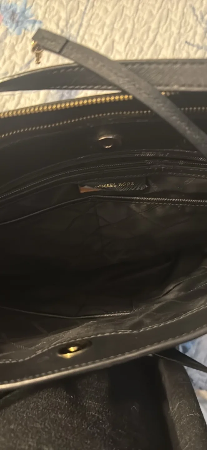 Michael Kors Black Tote Bag image indicator(3)