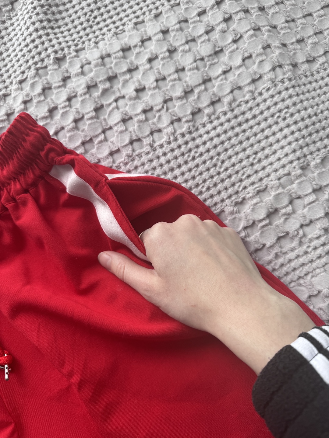 Red track pants with white stripe - photo 3