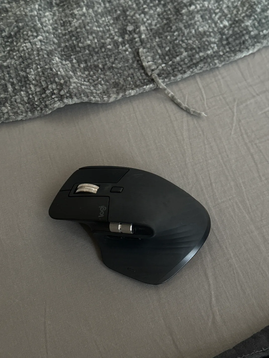 LogiTech MX Master 35 Wireless Mouse (right handed) image indicator(2)