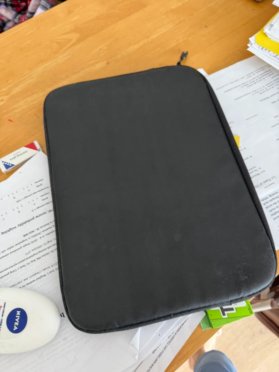 Used Essentia Laptop Sleeve max 14inch image indicator(2)