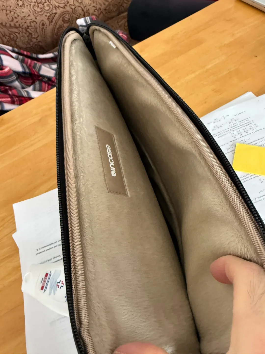 Used Essentia Laptop Sleeve max 14inch image indicator(3)