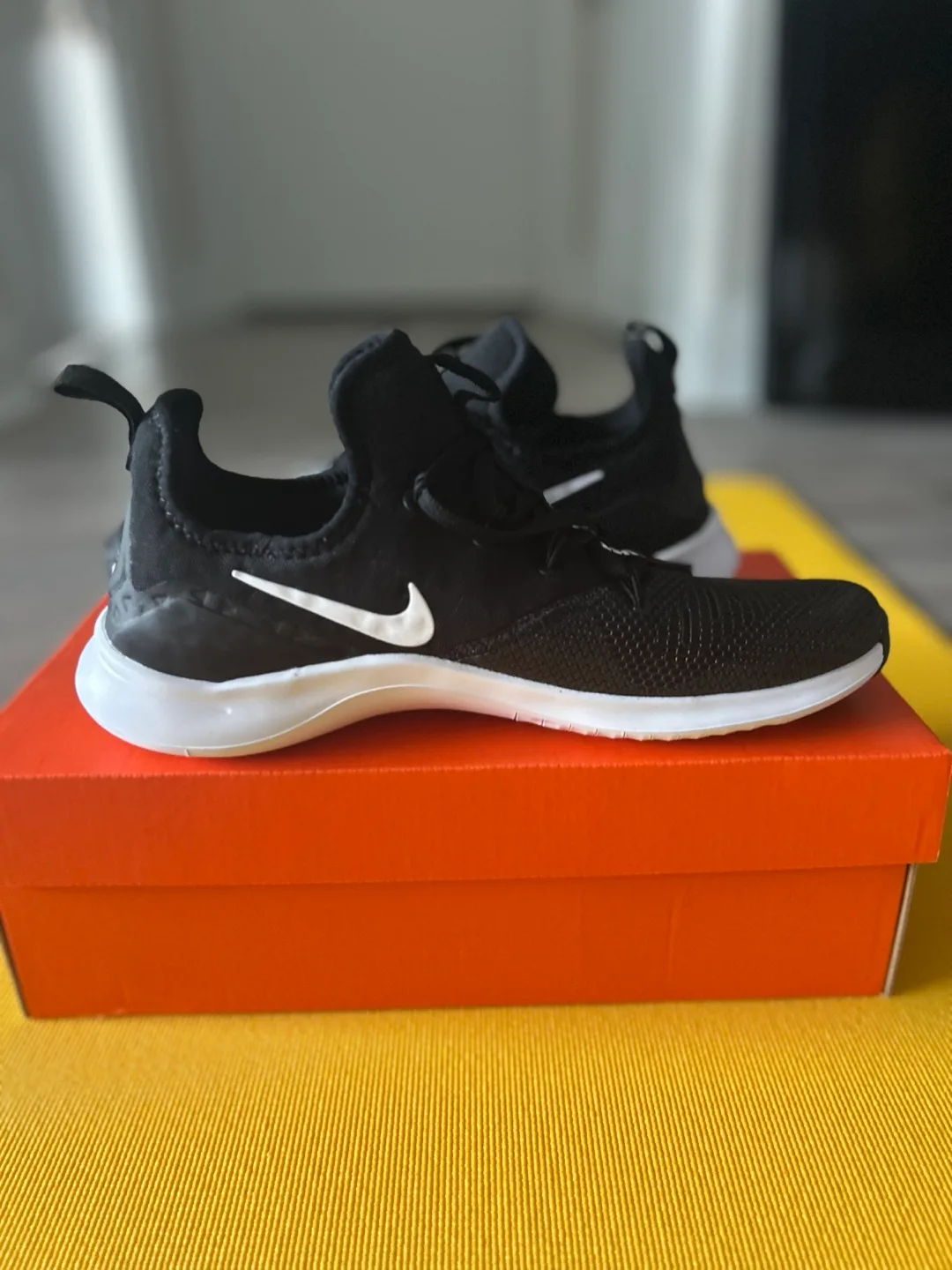 Nike Trainers Sz 9 image indicator(2)