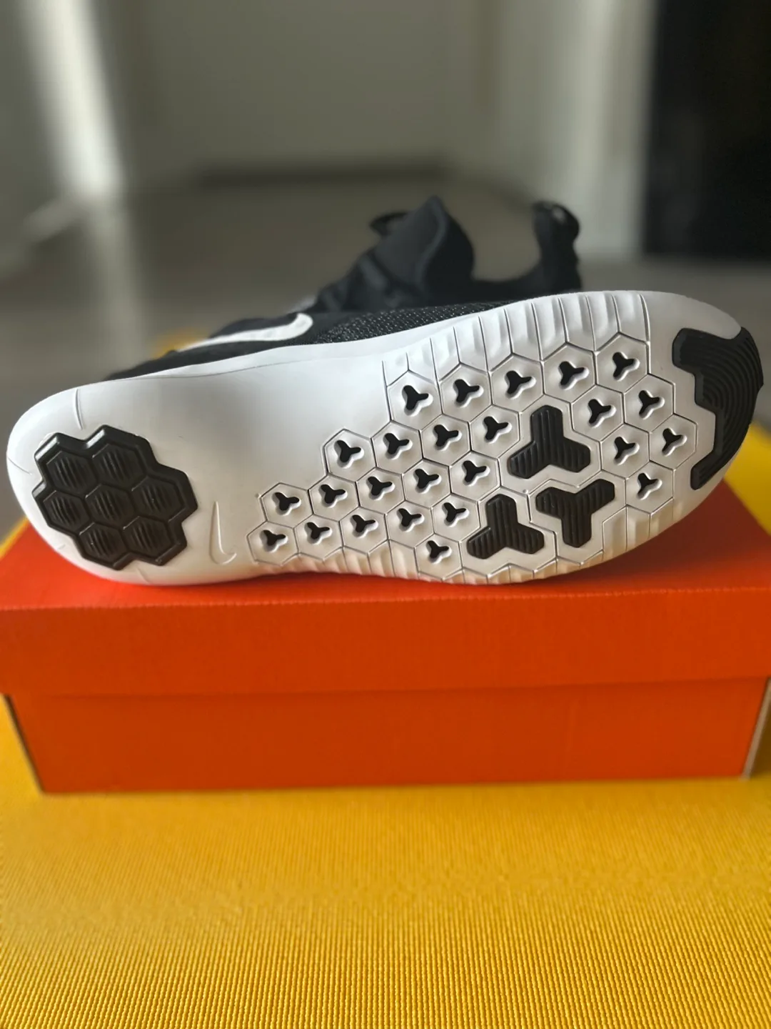 Nike Trainers Sz 9 image indicator(3)