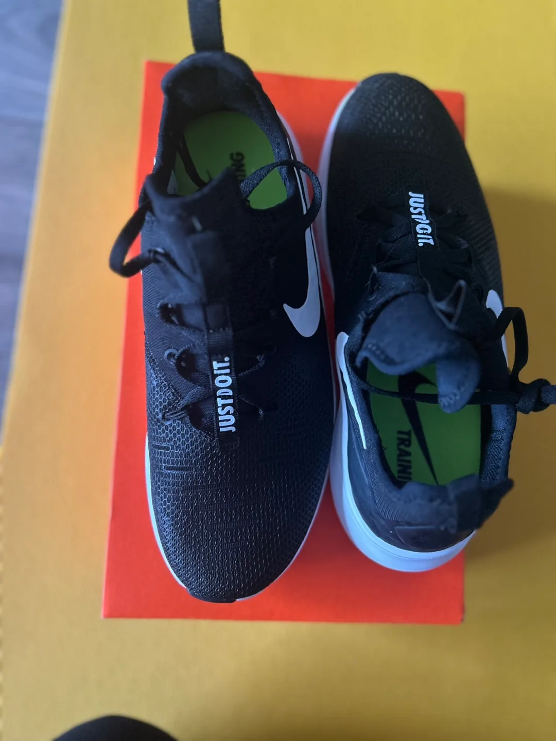 Nike Trainers Sz 9 image indicator(4)